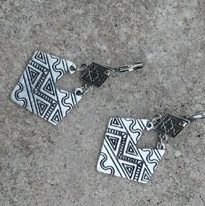 NWT geometrical diamond shaped earrings
